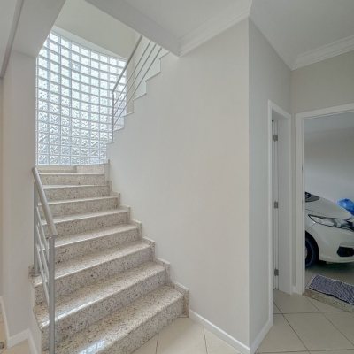 Casa Residencial com 189m², 3 quartos, 1 suíte, 2 garagens, no bairro Centro em Palhoça