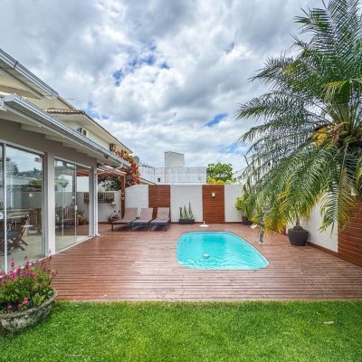 Casa Residencial com 189m², 3 quartos, 1 suíte, 2 garagens, no bairro Centro em Palhoça