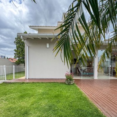 Casa Residencial com 189m², 3 quartos, 1 suíte, 2 garagens, no bairro Centro em Palhoça