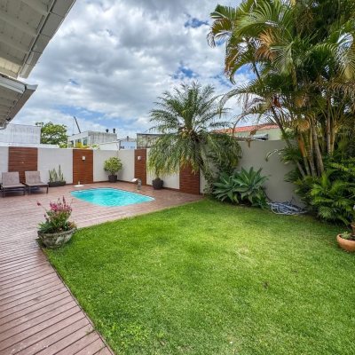 Casa Residencial com 189m², 3 quartos, 1 suíte, 2 garagens, no bairro Centro em Palhoça