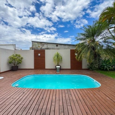 Casa Residencial com 189m², 3 quartos, 1 suíte, 2 garagens, no bairro Centro em Palhoça