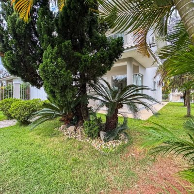 Casa Residencial com 189m², 3 quartos, 1 suíte, 2 garagens, no bairro Centro em Palhoça