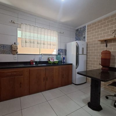 Casa Residencial com 100m², 2 quartos, 1 garagem, no bairro Ingleses do Rio Vermelho em Florianópolis