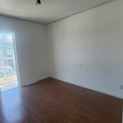 Apartamentos com 95m², 3 quartos, 1 suíte, 1 garagem, no bairro Centro em Florianópolis