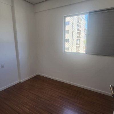 Apartamentos com 95m², 3 quartos, 1 suíte, 1 garagem, no bairro Centro em Florianópolis