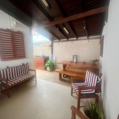 Casa Residencial com 121m², 3 quartos, 1 suíte, 2 garagens, no bairro Campeche em Florianópolis