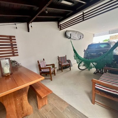 Casa Residencial com 121m², 3 quartos, 1 suíte, 2 garagens, no bairro Campeche em Florianópolis
