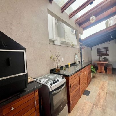 Casa Residencial com 121m², 3 quartos, 1 suíte, 2 garagens, no bairro Campeche em Florianópolis