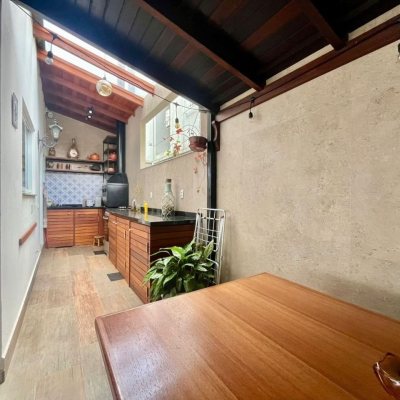 Casa Residencial com 121m², 3 quartos, 1 suíte, 2 garagens, no bairro Campeche em Florianópolis