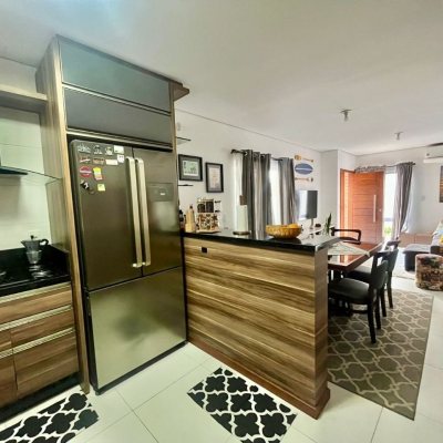 Casa Residencial com 121m², 3 quartos, 1 suíte, 2 garagens, no bairro Campeche em Florianópolis