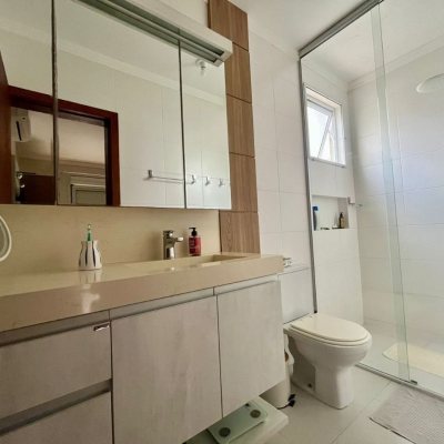 Casa Residencial com 121m², 3 quartos, 1 suíte, 2 garagens, no bairro Campeche em Florianópolis