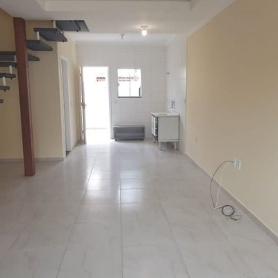 Sobrado Residencial com 80m², 2 quartos, 2 suítes, 1 garagem, no bairro Ingleses do Rio Vermelho em Florianópolis