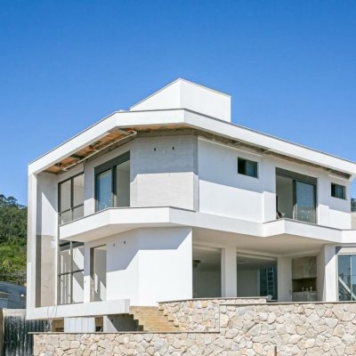 Casa Residencial com 302m², 4 quartos, 4 suítes, 3 garagens, no bairro Cacupé em Florianópolis