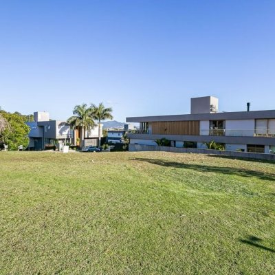 Terrenos Residenciais com 761m², no bairro Cacupé em Florianópolis