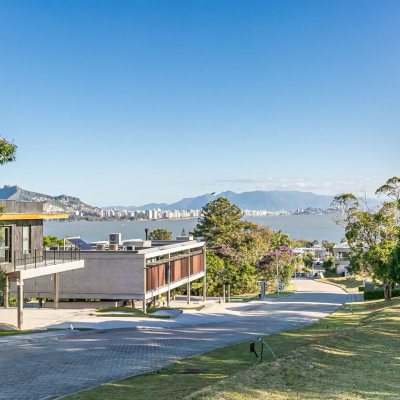 Terrenos Residenciais com 761m², no bairro Cacupé em Florianópolis