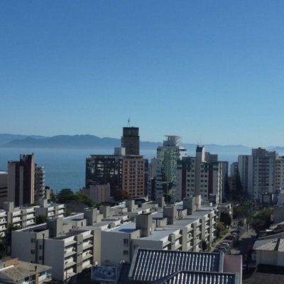 Studio Residencial com 30m², 1 quarto, 1 garagem, no bairro Centro em Florianópolis