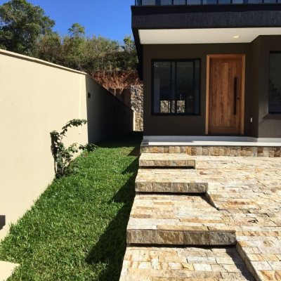 Casa Residencial com 180m², 3 quartos, 3 suítes, 2 garagens, no bairro Saco Grande em Florianópolis