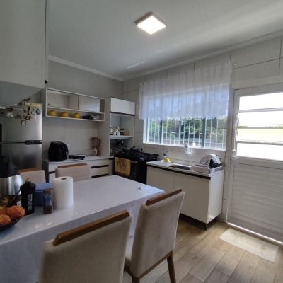 Casa Residencial com 104m², 2 quartos, 1 garagem, no bairro Cachoeira Do Bom Jesus em Florianópolis