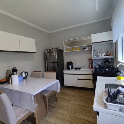 Casa Residencial com 104m², 2 quartos, 1 garagem, no bairro Cachoeira Do Bom Jesus em Florianópolis
