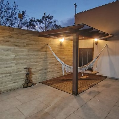 Casa Residencial com 115m², 2 quartos, 3 garagens, no bairro Forquilhas em São José