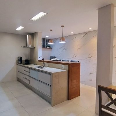 Casa Residencial com 115m², 2 quartos, 3 garagens, no bairro Forquilhas em São José