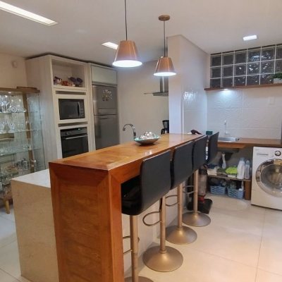 Casa Residencial com 115m², 2 quartos, 3 garagens, no bairro Forquilhas em São José