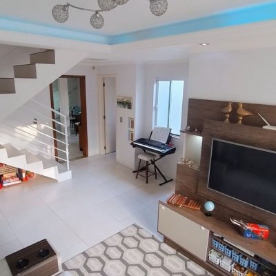 Casa Residencial com 115m², 2 quartos, 3 garagens, no bairro Forquilhas em São José