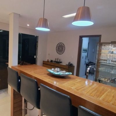 Casa Residencial com 115m², 2 quartos, 3 garagens, no bairro Forquilhas em São José