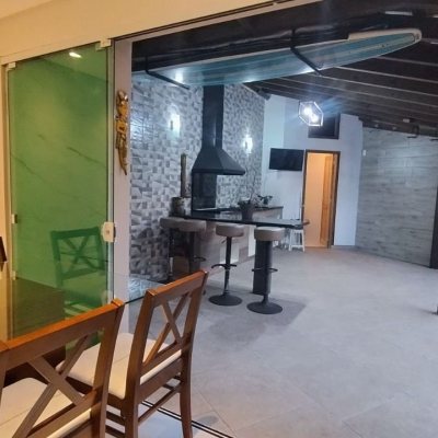 Casa Residencial com 115m², 2 quartos, 3 garagens, no bairro Forquilhas em São José