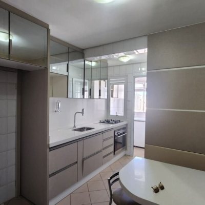 Apartamentos com 90m², 3 quartos, 1 suíte, 1 garagem, no bairro Centro em Florianópolis