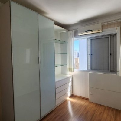 Apartamentos com 90m², 3 quartos, 1 suíte, 1 garagem, no bairro Centro em Florianópolis