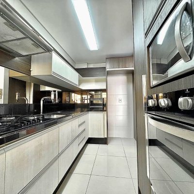 Apartamentos com 131m², 2 quartos, 2 suítes, 2 garagens, no bairro Trindade em Florianópolis