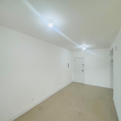 Apartamentos com 67m², 2 quartos, 1 suíte, 1 garagem, no bairro Centro em Florianópolis