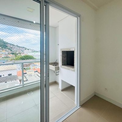 Apartamentos com 67m², 2 quartos, 1 suíte, 1 garagem, no bairro Centro em Florianópolis