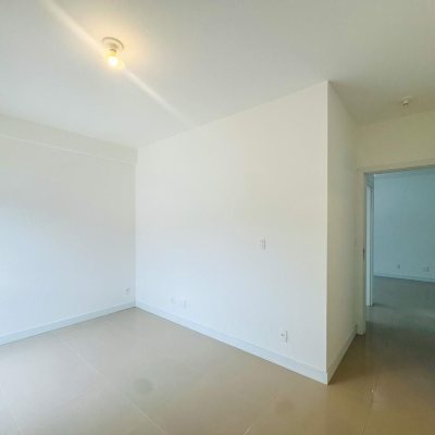 Apartamentos com 67m², 2 quartos, 1 suíte, 1 garagem, no bairro Centro em Florianópolis