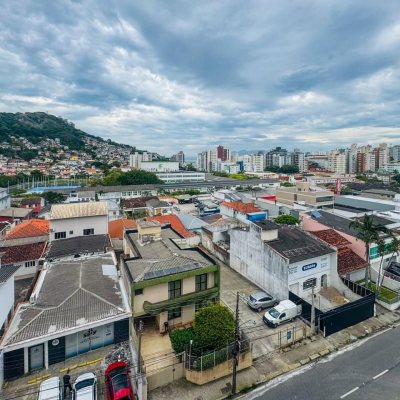 Apartamentos com 67m², 2 quartos, 1 suíte, 1 garagem, no bairro Centro em Florianópolis