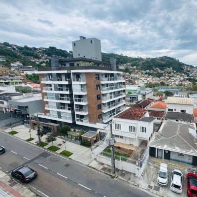 Apartamentos com 67m², 2 quartos, 1 suíte, 1 garagem, no bairro Centro em Florianópolis