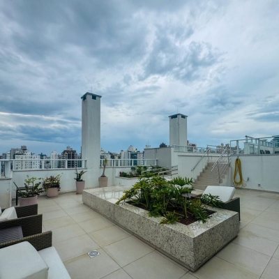 Apartamentos com 67m², 2 quartos, 1 suíte, 1 garagem, no bairro Centro em Florianópolis