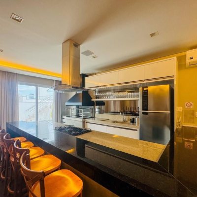 Apartamentos com 67m², 2 quartos, 1 suíte, 1 garagem, no bairro Centro em Florianópolis