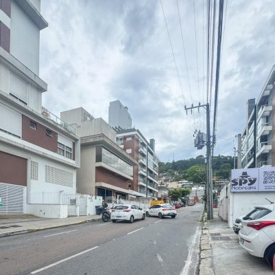 Apartamentos com 67m², 2 quartos, 1 suíte, 1 garagem, no bairro Centro em Florianópolis