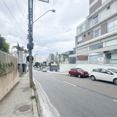 Apartamentos com 67m², 2 quartos, 1 suíte, 1 garagem, no bairro Centro em Florianópolis