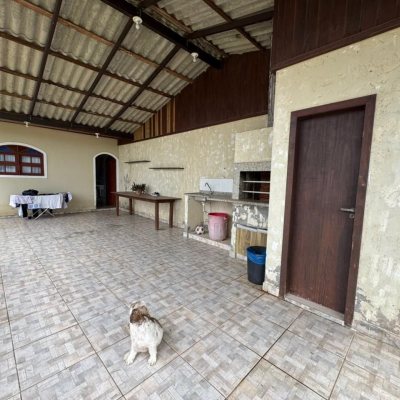 Casa Residencial/Comercial com 105m², 10 garagens, no bairro Carianos em Florianópolis