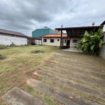 Casa Residencial/Comercial com 105m², 10 garagens, no bairro Carianos em Florianópolis