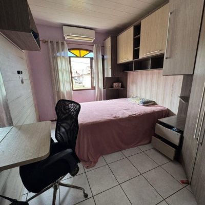 Casa Residencial/Comercial com 105m², 10 garagens, no bairro Carianos em Florianópolis