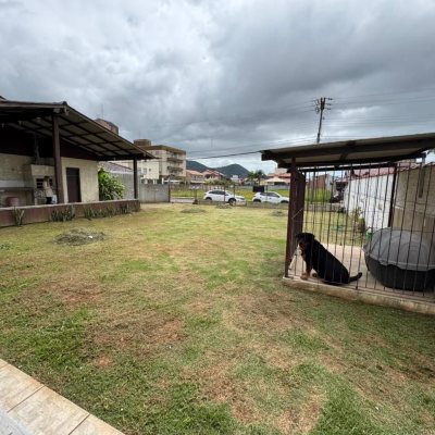 Casa Residencial/Comercial com 105m², 10 garagens, no bairro Carianos em Florianópolis