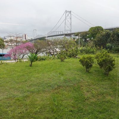 Sala com 63m², 2 garagens, no bairro Centro em Florianópolis