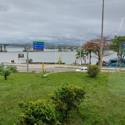 Sala com 63m², 2 garagens, no bairro Centro em Florianópolis