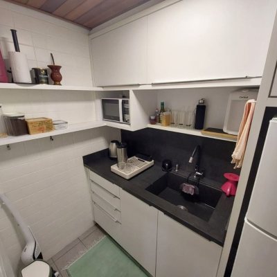 Sala com 63m², 2 garagens, no bairro Centro em Florianópolis