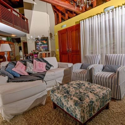 Casa em Condomínio com 208m², 3 quartos, 1 suíte, 6 garagens, no bairro Vargedo em Rancho Queimado