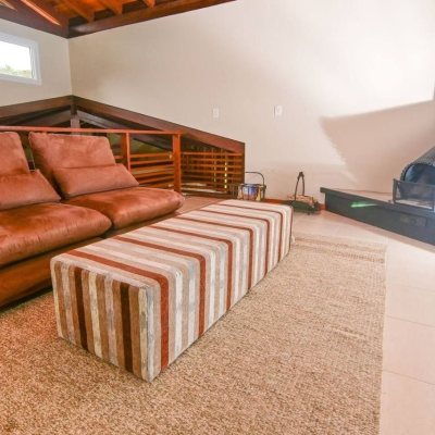 Casa em Condomínio com 208m², 3 quartos, 1 suíte, 6 garagens, no bairro Vargedo em Rancho Queimado